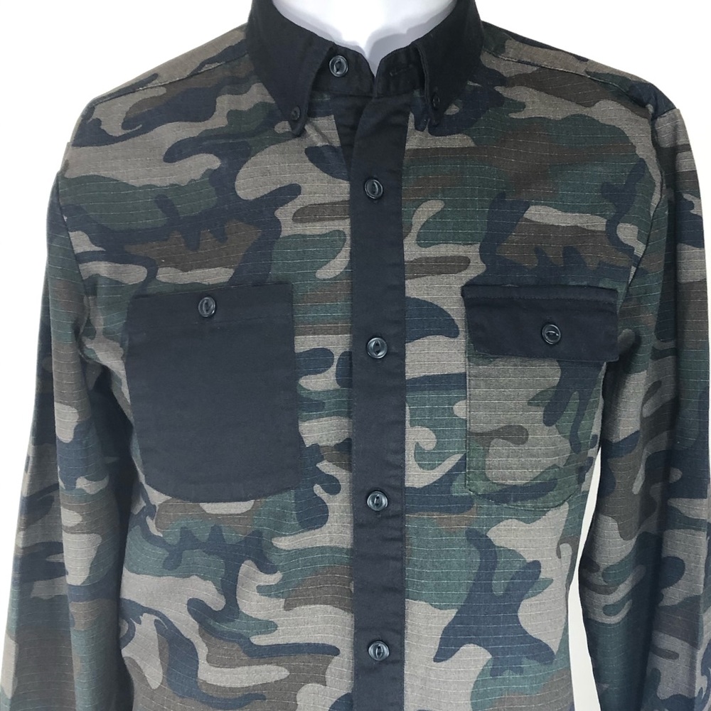 Urban Heritage men’s camo shirt size Small